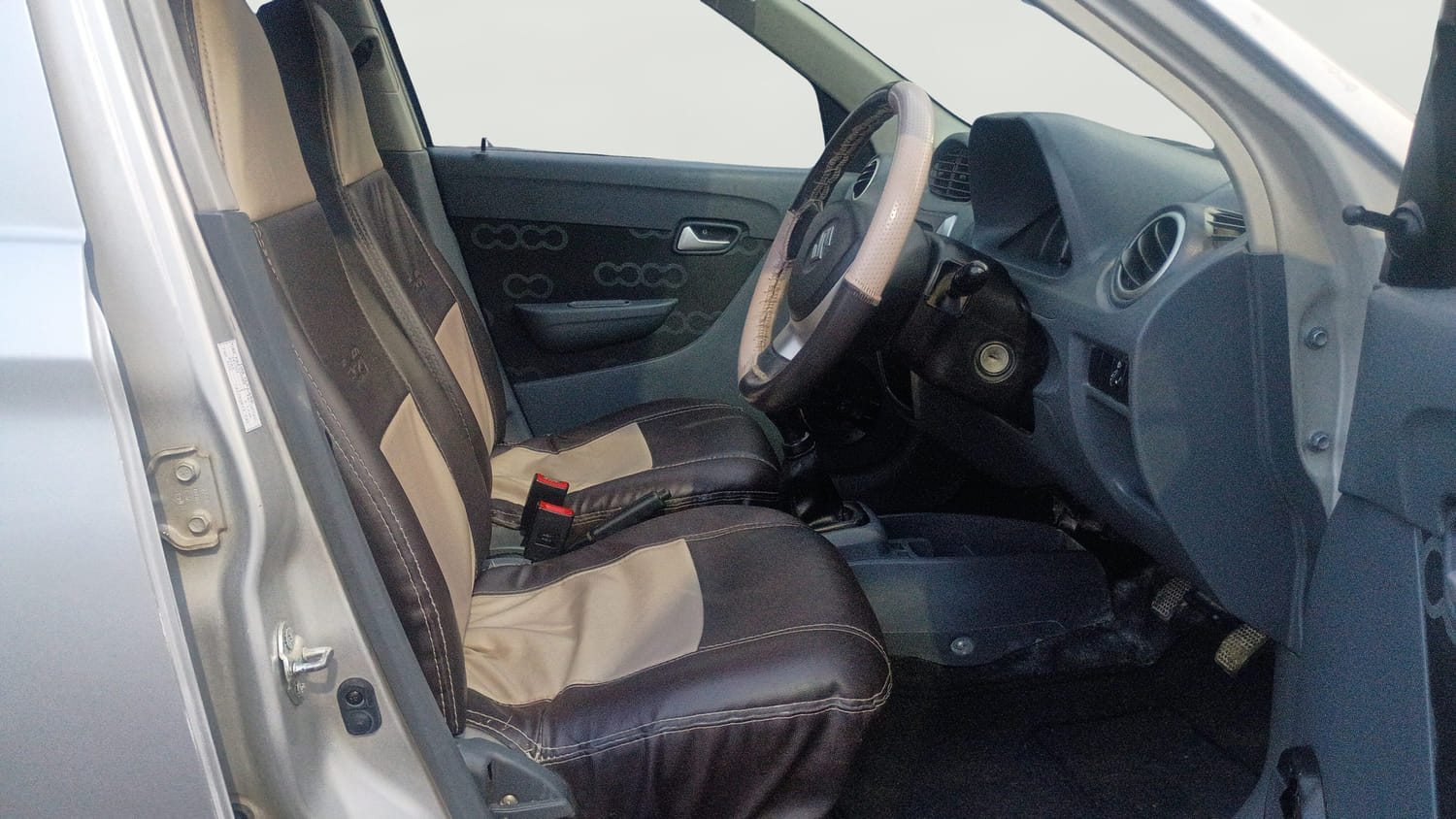 Used 2015 Maruti Suzuki Alto 800 Lxi Petrol Manual interior RIGHT SIDE FRONT DOOR CABIN VIEW