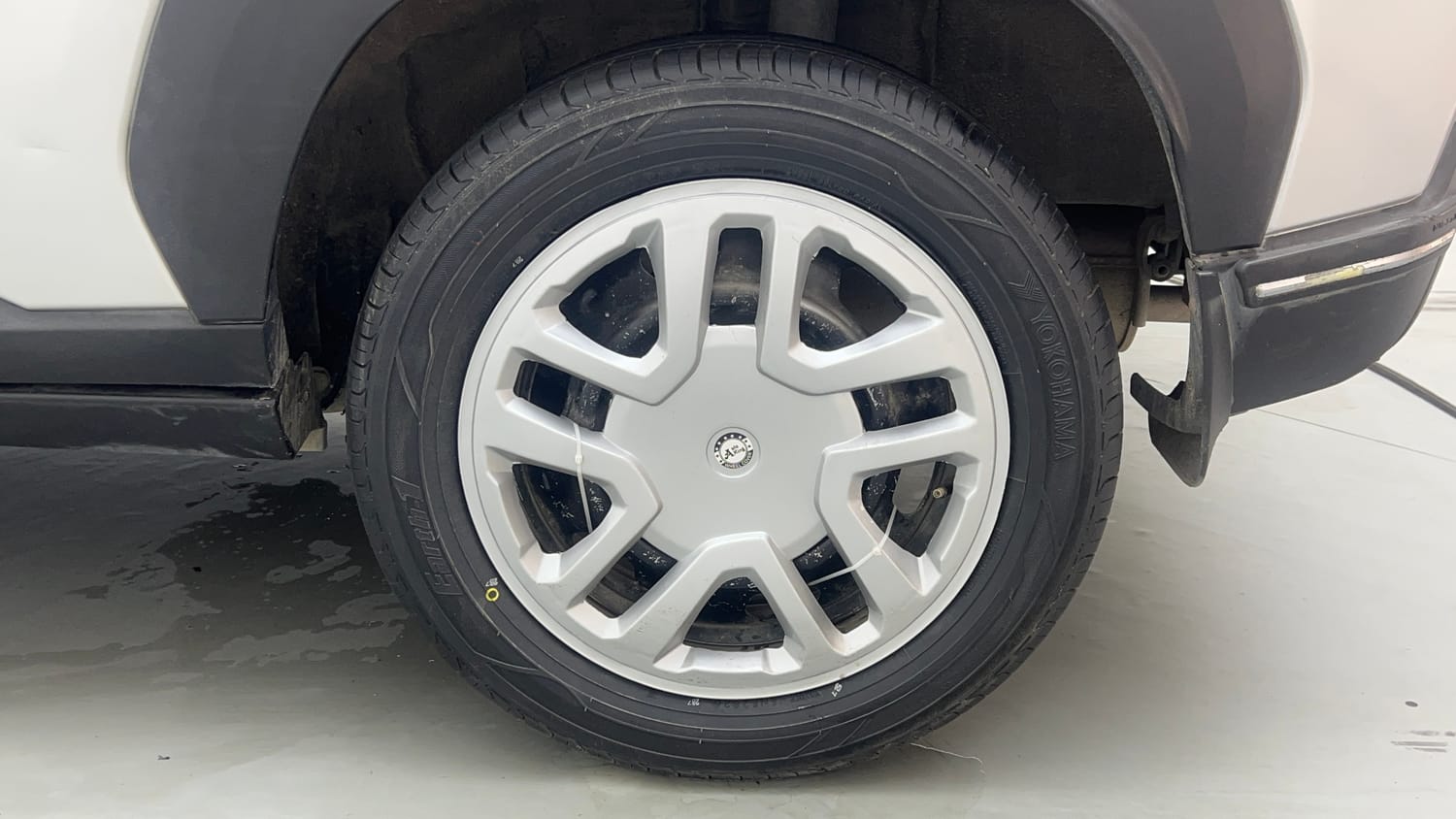 Used 2021 Nissan Magnite XE Petrol Manual tyres LEFT REAR TYRE RIM VIEW