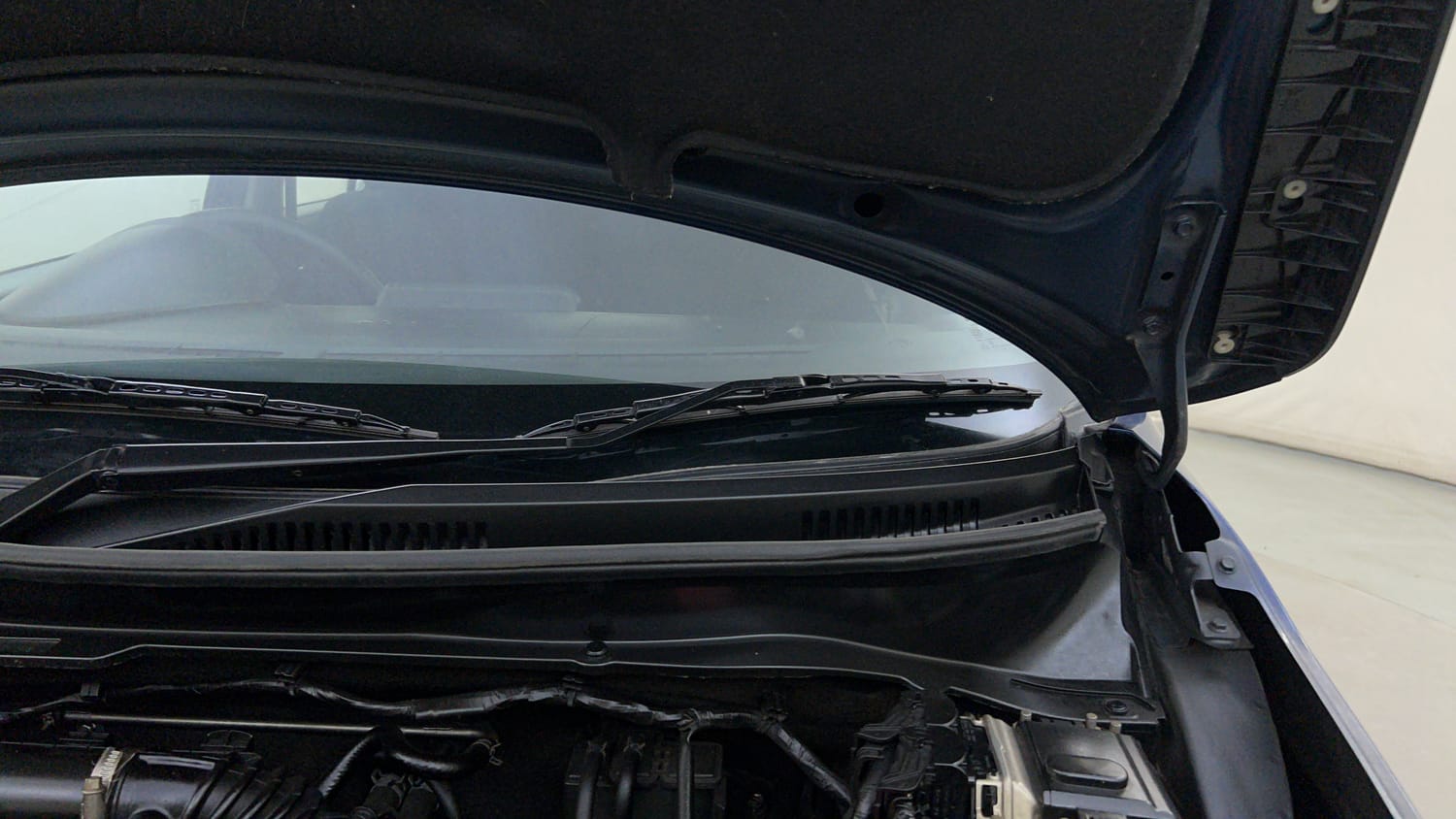 Used 2020 Maruti Suzuki Ignis Delta 1.2 AMT Petrol Automatic engine ENGINE LEFT SIDE HINGE & APRON VIEW