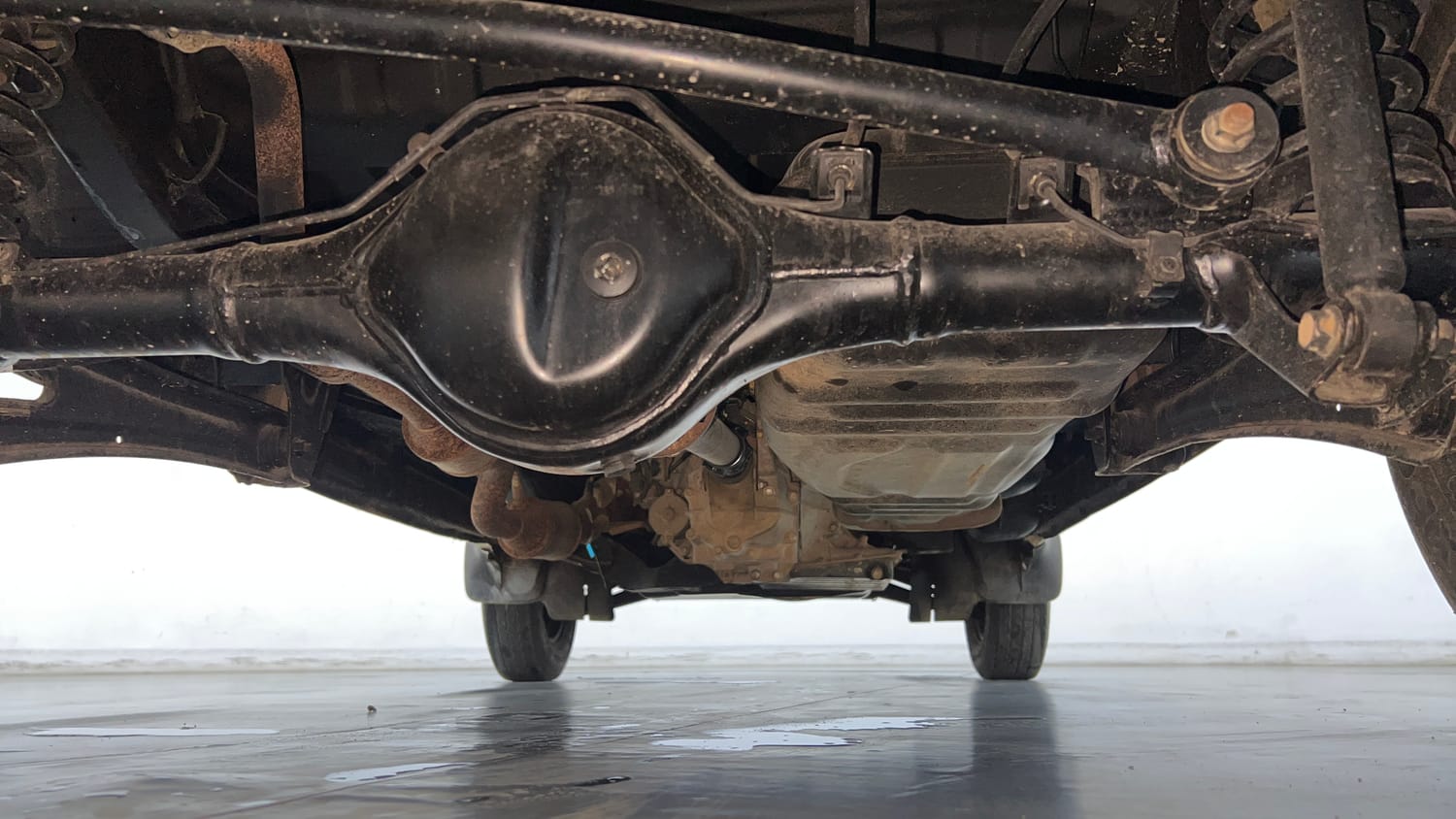 Used 2022 Maruti Suzuki Eeco 5 STR AC (O) Petrol Manual extra REAR UNDERBODY VIEW (TAKEN FROM REAR)