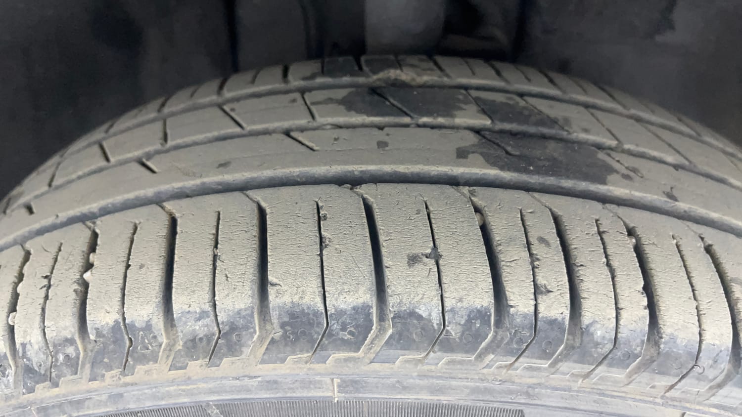 Used 2023 Tata Punch Adventure AMT Petrol Automatic tyres RIGHT FRONT TYRE TREAD VIEW