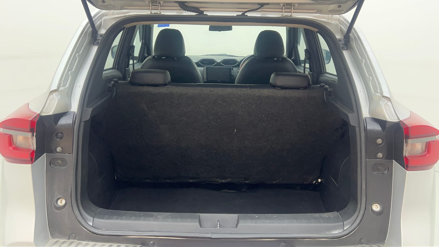 Used 2021 Nissan Magnite XE Petrol Manual interior DICKY INSIDE VIEW