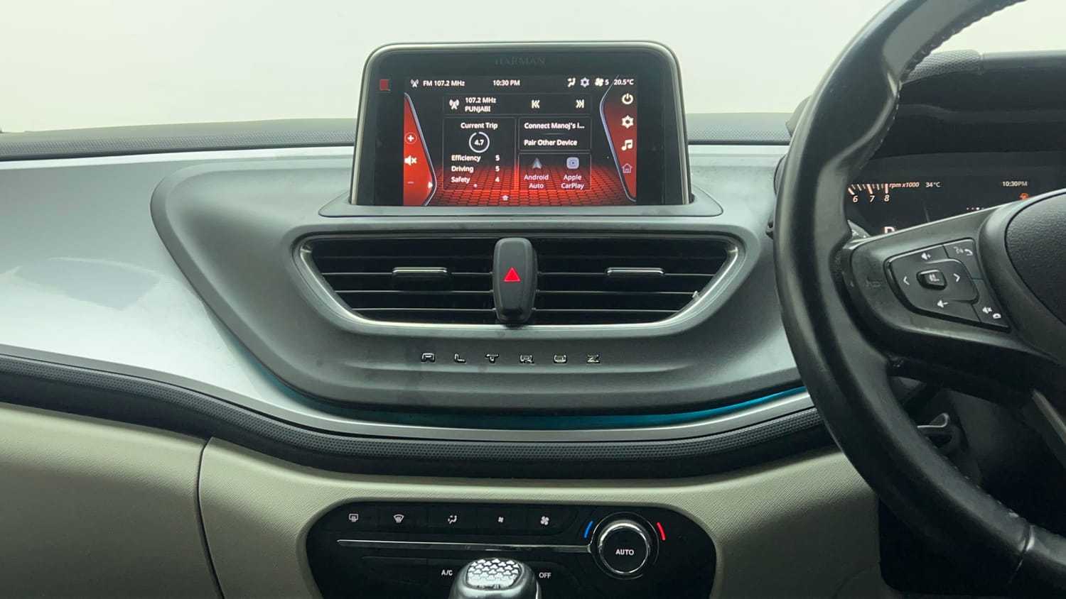 Used 2022 Tata Altroz XZA Petrol Petrol Automatic top_features Integrated (in-dash) music system