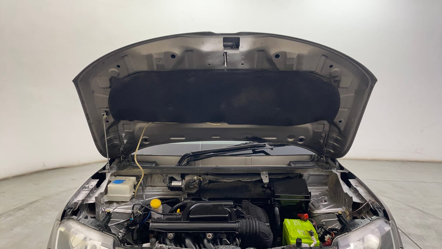 Used 2016 Renault Kwid RXT Petrol Manual engine ENGINE & BONNET OPEN FRONT VIEW