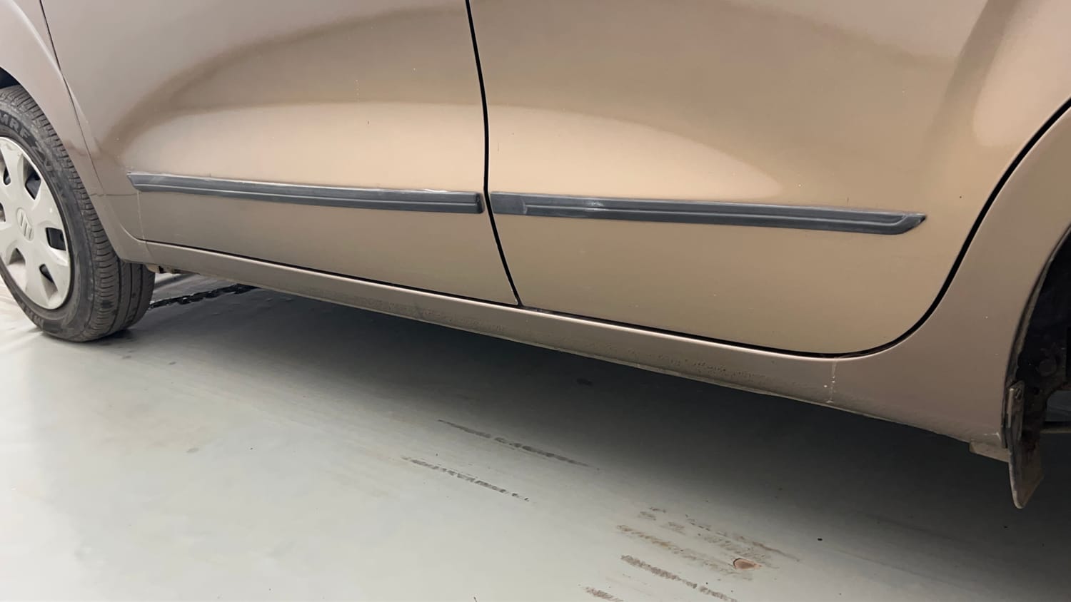 Used 2019 Maruti Suzuki Wagon R VXi 1.2 AMT Petrol Automatic dents MINOR SCRATCH