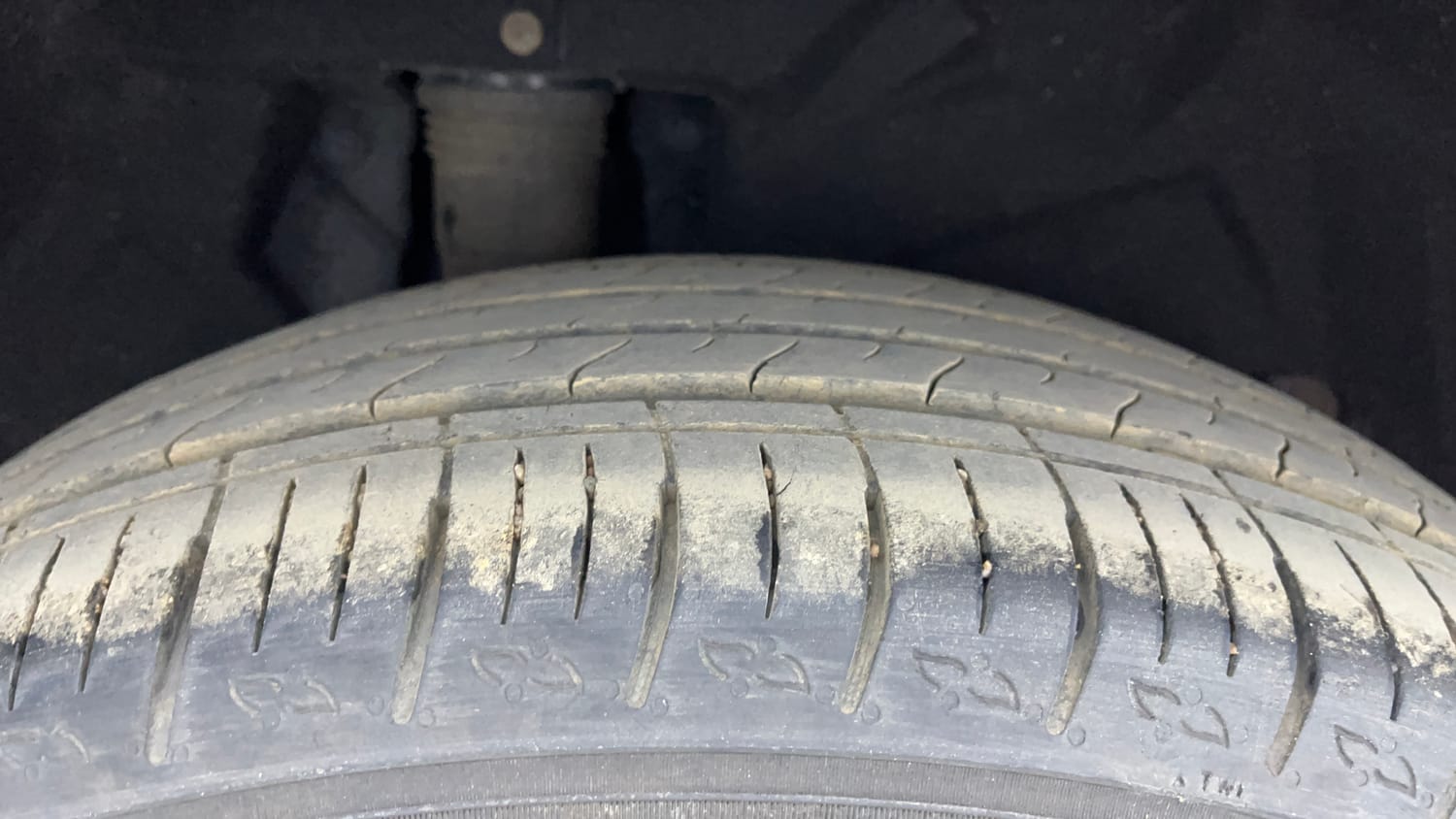 Used 2024 Mahindra XUV700 AX 5 Petrol AT 5 STR Petrol Automatic tyres RIGHT REAR TYRE TREAD VIEW