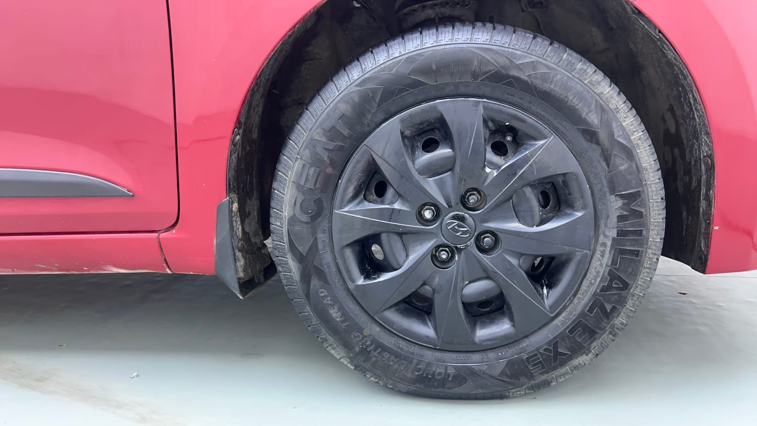 Used 2017 Hyundai Elite i20 Sportz 1.2 CNG (Outside fitted) Cng Manual tyres RIGHT FRONT TYRE RIM VIEW