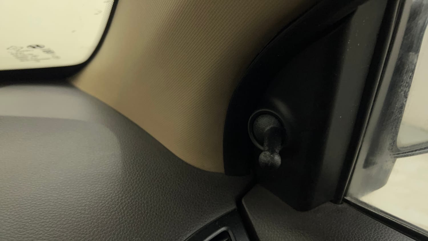 Used 2015 Hyundai Eon Magna + Petrol Manual top_features Adjustable ORVM
