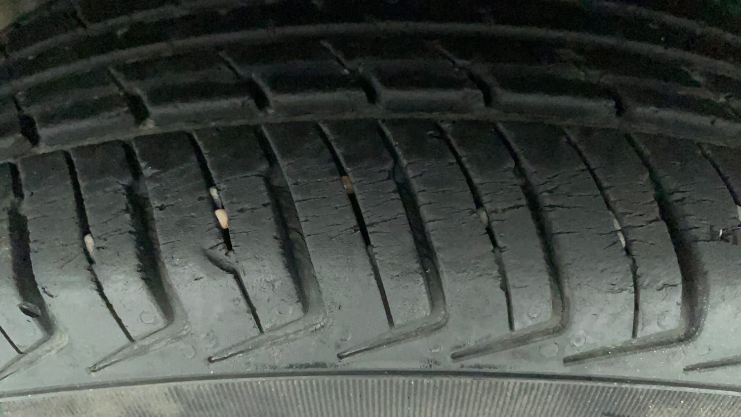 Used 2019 Renault Kwid RXT (O) 1.0 SCE Edition Petrol Manual tyres LEFT FRONT TYRE TREAD VIEW