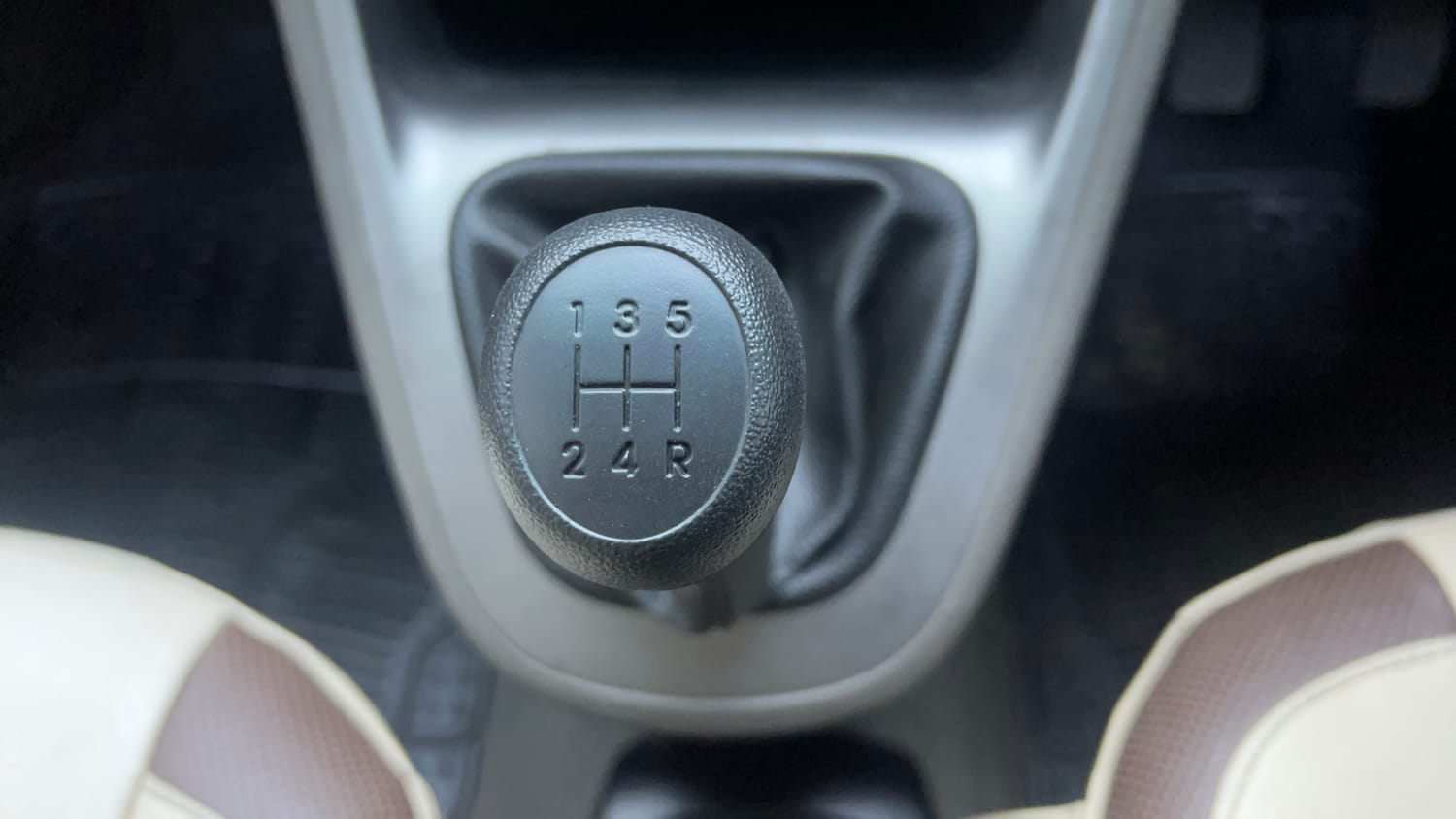 Used 2012 Hyundai i10 Sportz 1.2 Kappa2 Petrol Manual interior GEAR  KNOB VIEW