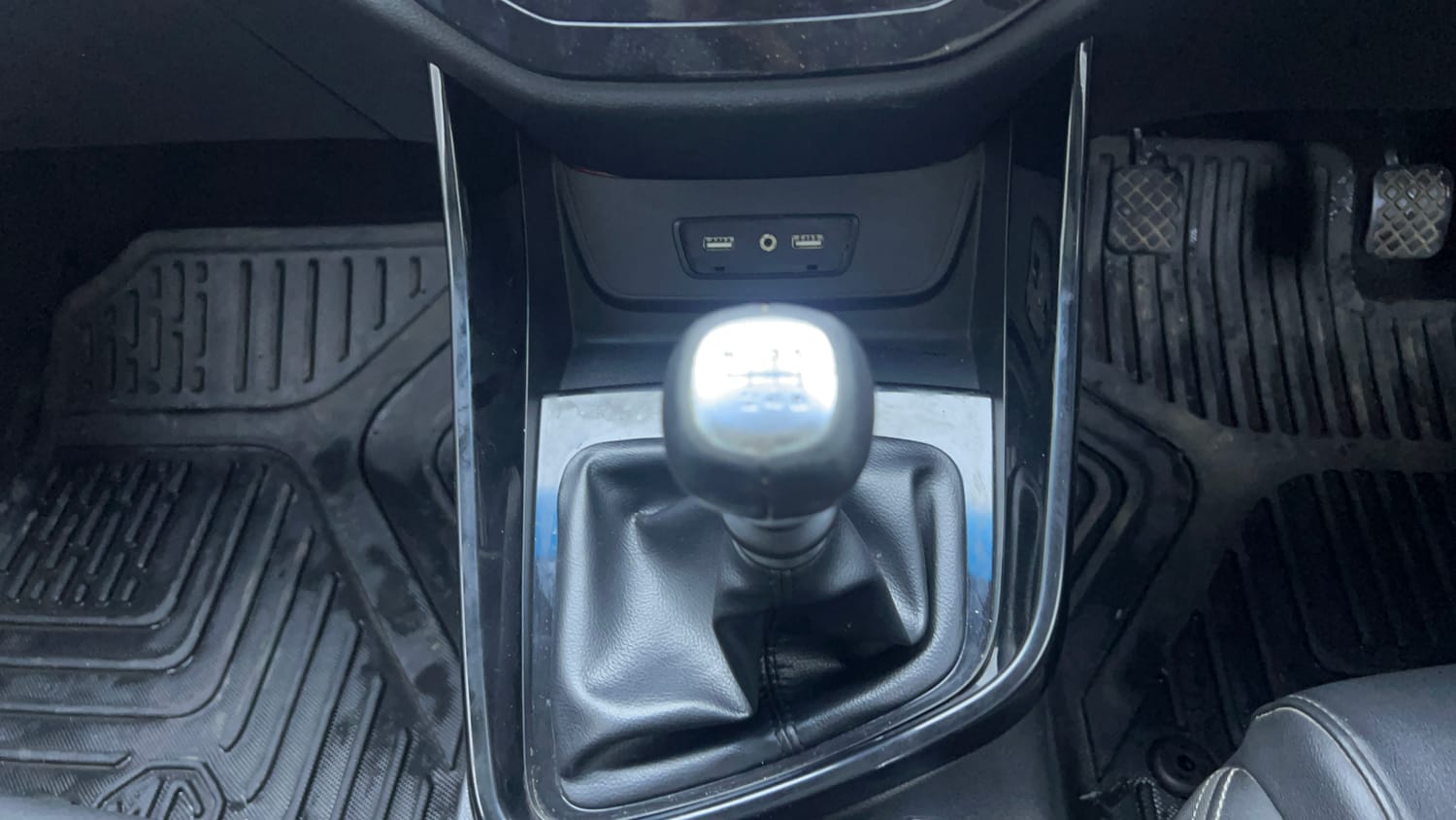 Used 2019 MG Motors Hector Sharp Hybrid 1.5 Petrol Hybrid Manual interior GEAR  KNOB VIEW
