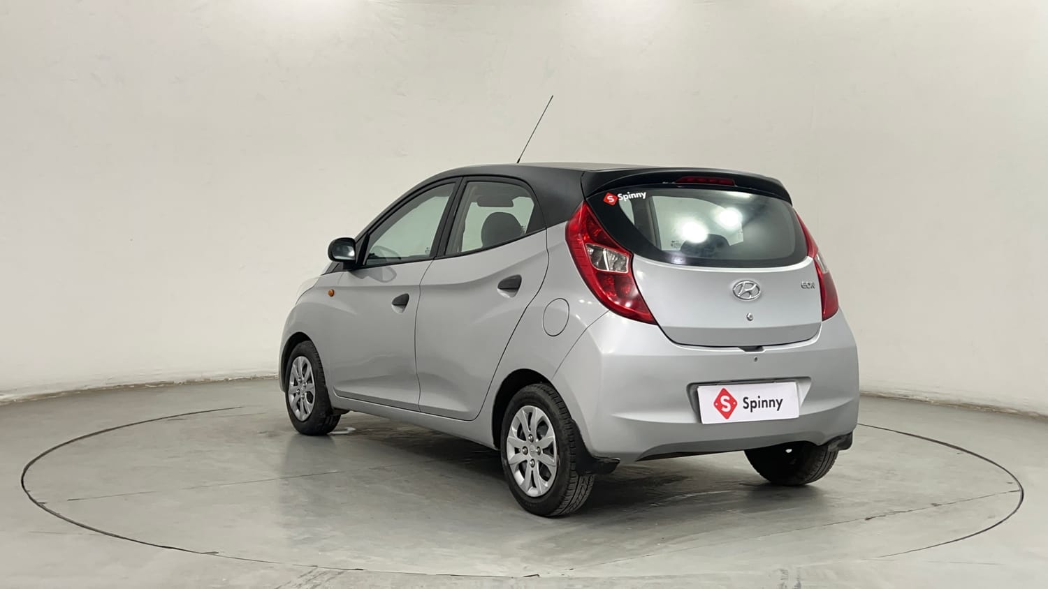 Used 2016 Hyundai Eon Magna Petrol Manual exterior LEFT REAR CORNER VIEW