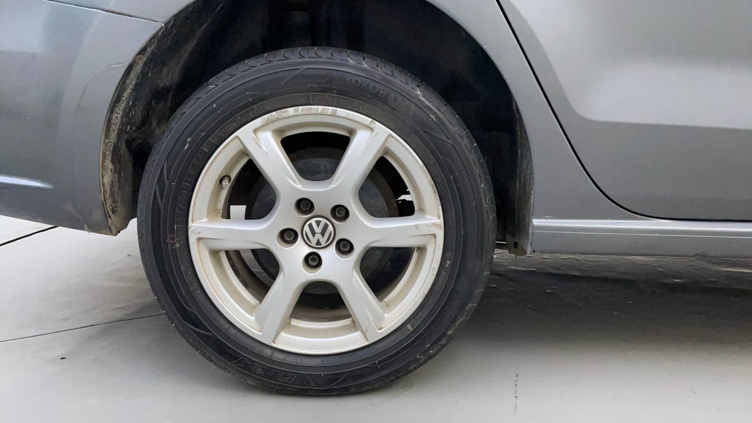 Used 2014 Volkswagen Vento Highline Petrol Petrol Manual tyres RIGHT REAR TYRE RIM VIEW