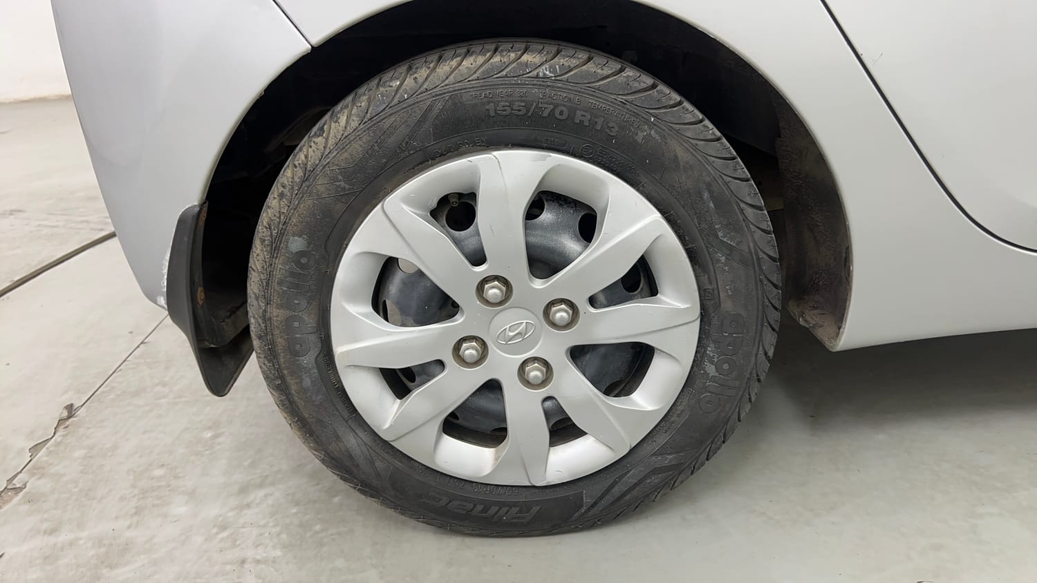 Used 2016 Hyundai Eon Magna Petrol Manual tyres RIGHT REAR TYRE RIM VIEW