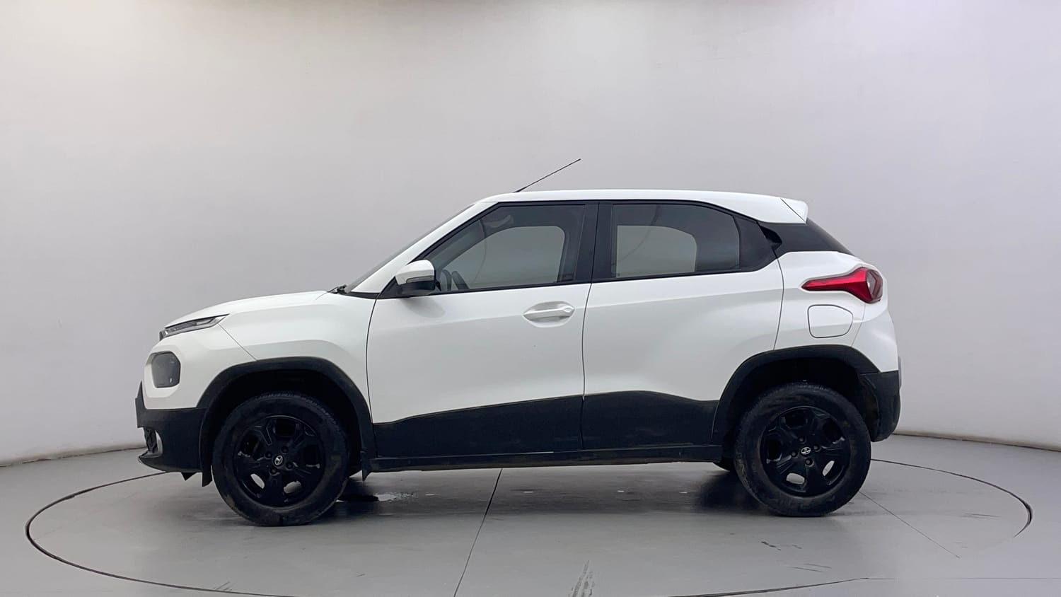 Used 2022 Tata Punch Accomplished MT Petrol Manual exterior LEFT SIDE VIEW