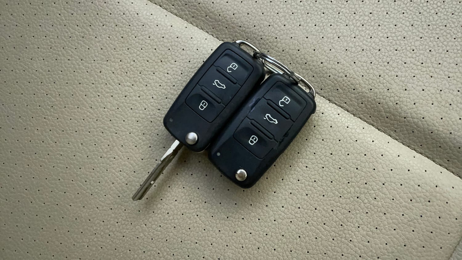 Used 2014 Volkswagen Vento Highline Petrol Petrol Manual extra CAR KEY VIEW