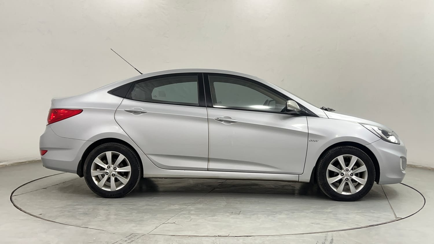 Used 2012 Hyundai Verna Fluidic 1.6 VTVT SX Petrol Manual exterior RIGHT SIDE VIEW
