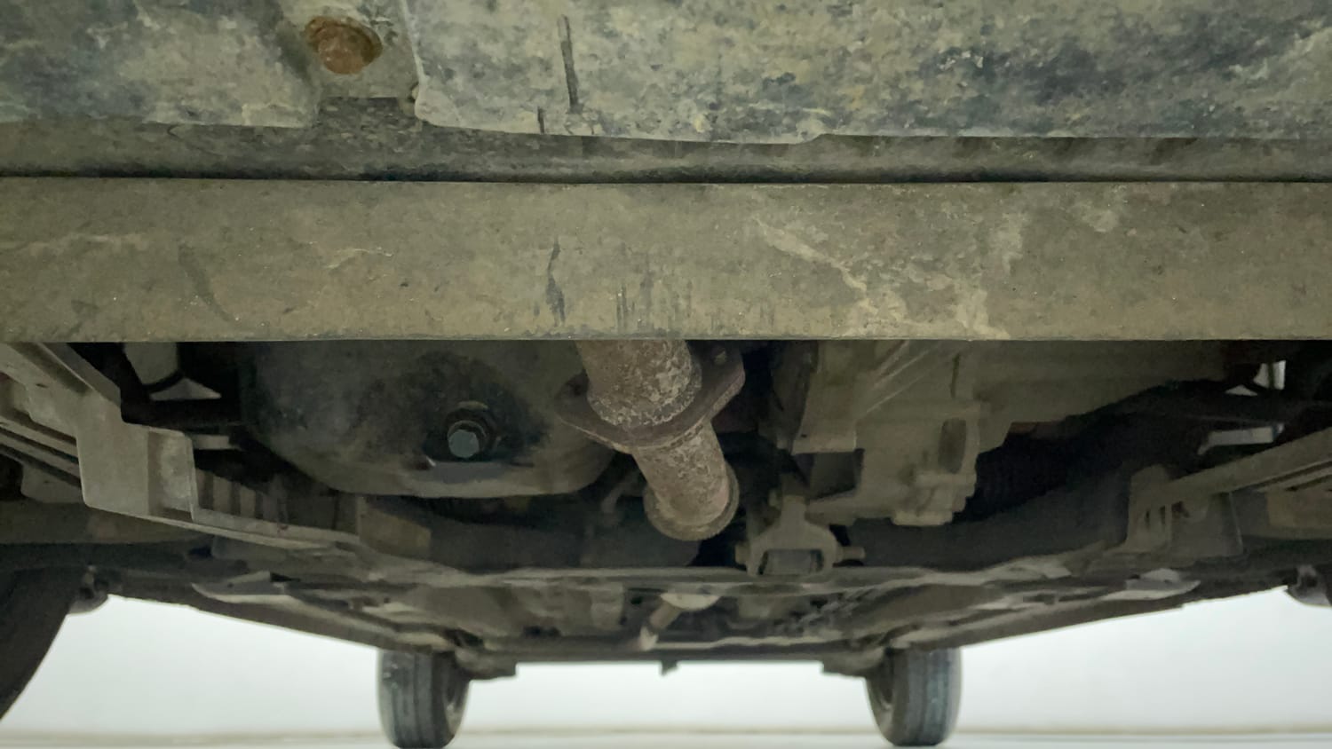 Used 2022 Tata Punch Accomplished MT Petrol Manual extra FRONT LEFT UNDERBODY VIEW