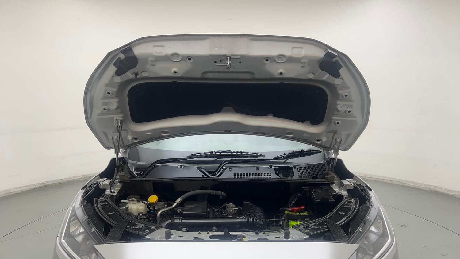 Used 2021 Nissan Magnite XE Petrol Manual engine ENGINE & BONNET OPEN FRONT VIEW