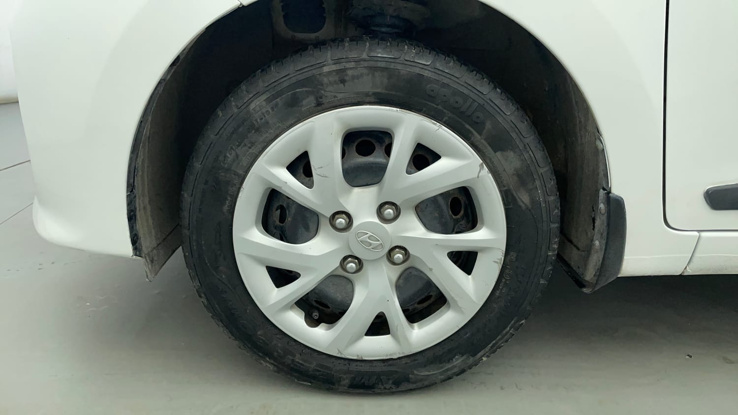 Used 2018 Hyundai Grand i10 Sportz (O) 1.2 Kappa VTVT Petrol Manual tyres LEFT FRONT TYRE RIM VIEW