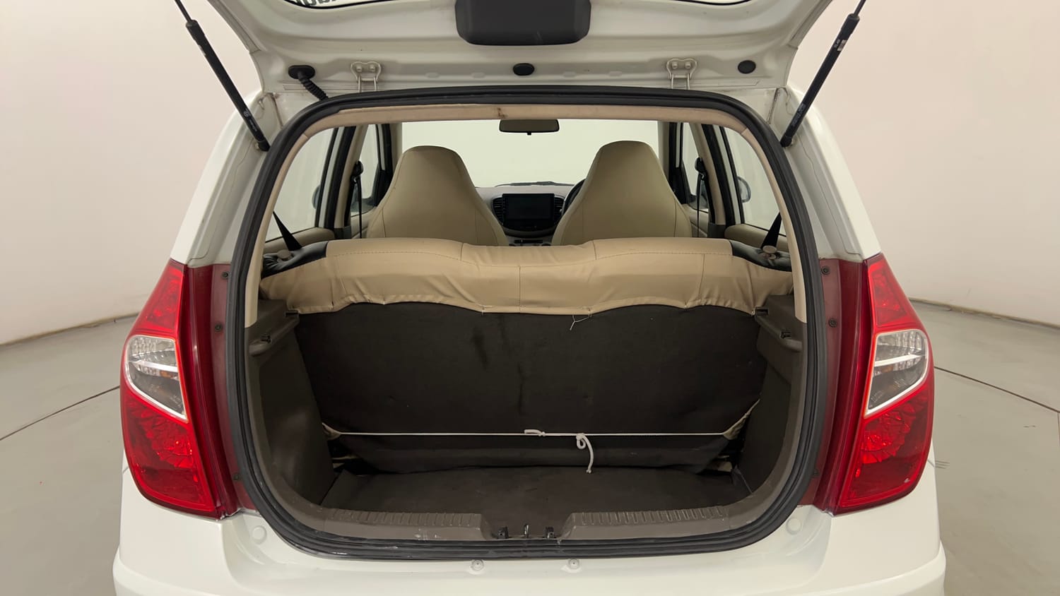 Used 2012 Hyundai i10 Magna 1.1 iRDE2 Petrol Manual interior DICKY INSIDE VIEW