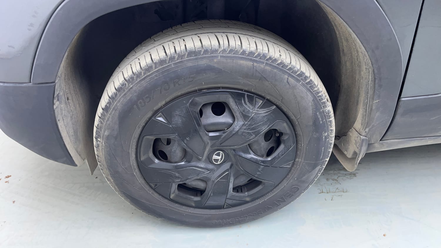 Used 2023 Tata Punch Adventure AMT Petrol Automatic tyres LEFT FRONT TYRE RIM VIEW
