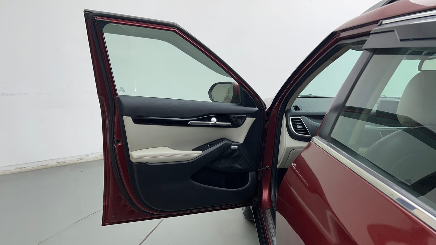 Used 2019 Kia Seltos GTX Plus 1.4 Petrol Manual interior LEFT FRONT DOOR OPEN VIEW