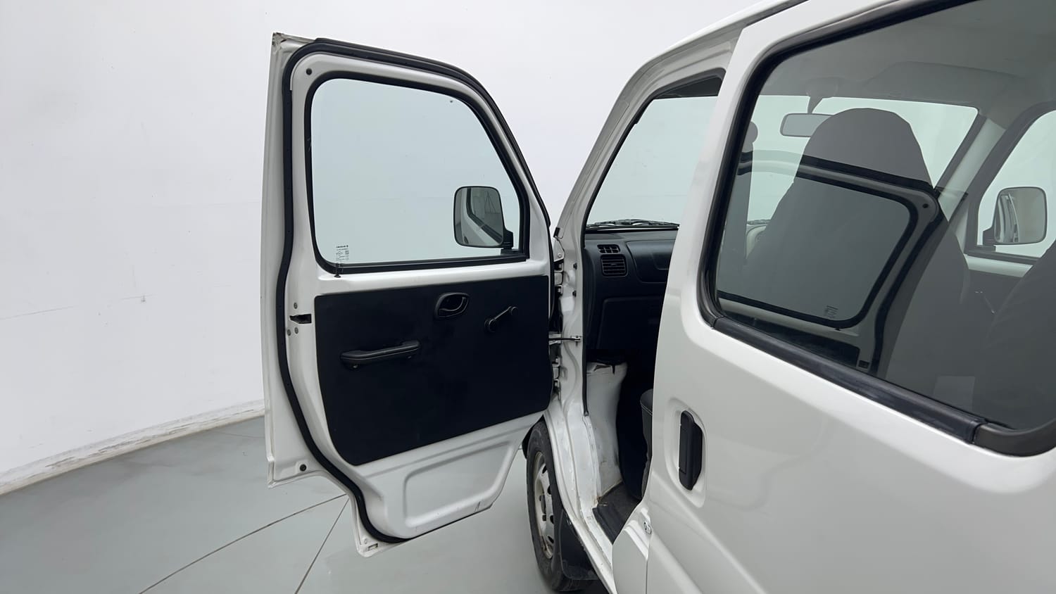 Used 2022 Maruti Suzuki Eeco 5 STR AC (O) Petrol Manual interior LEFT FRONT DOOR OPEN VIEW