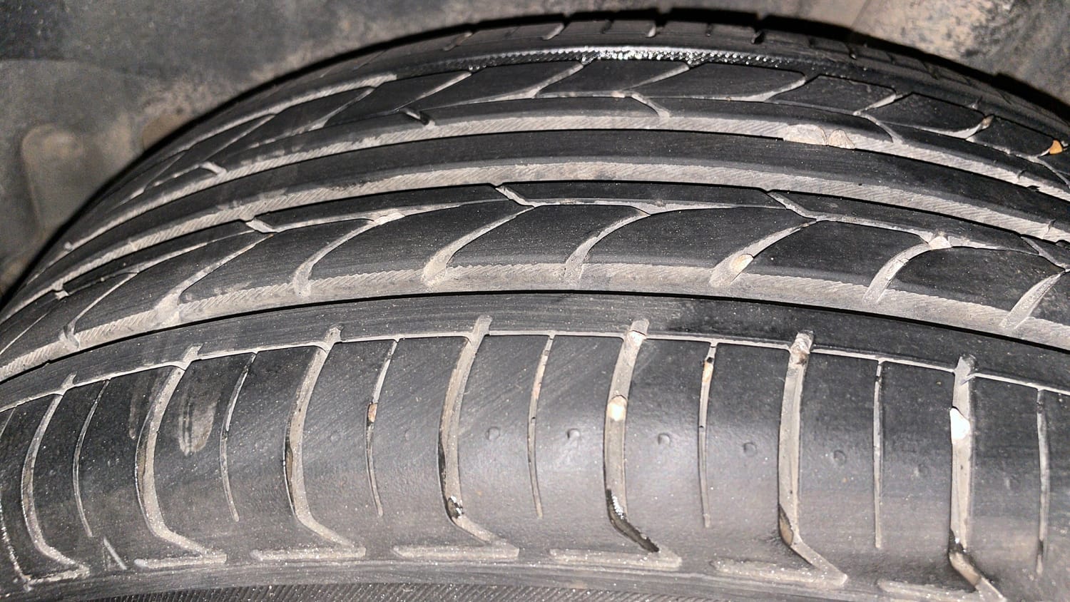 Used 2014 Volkswagen Vento Highline Petrol Petrol Manual tyres LEFT REAR TYRE TREAD VIEW