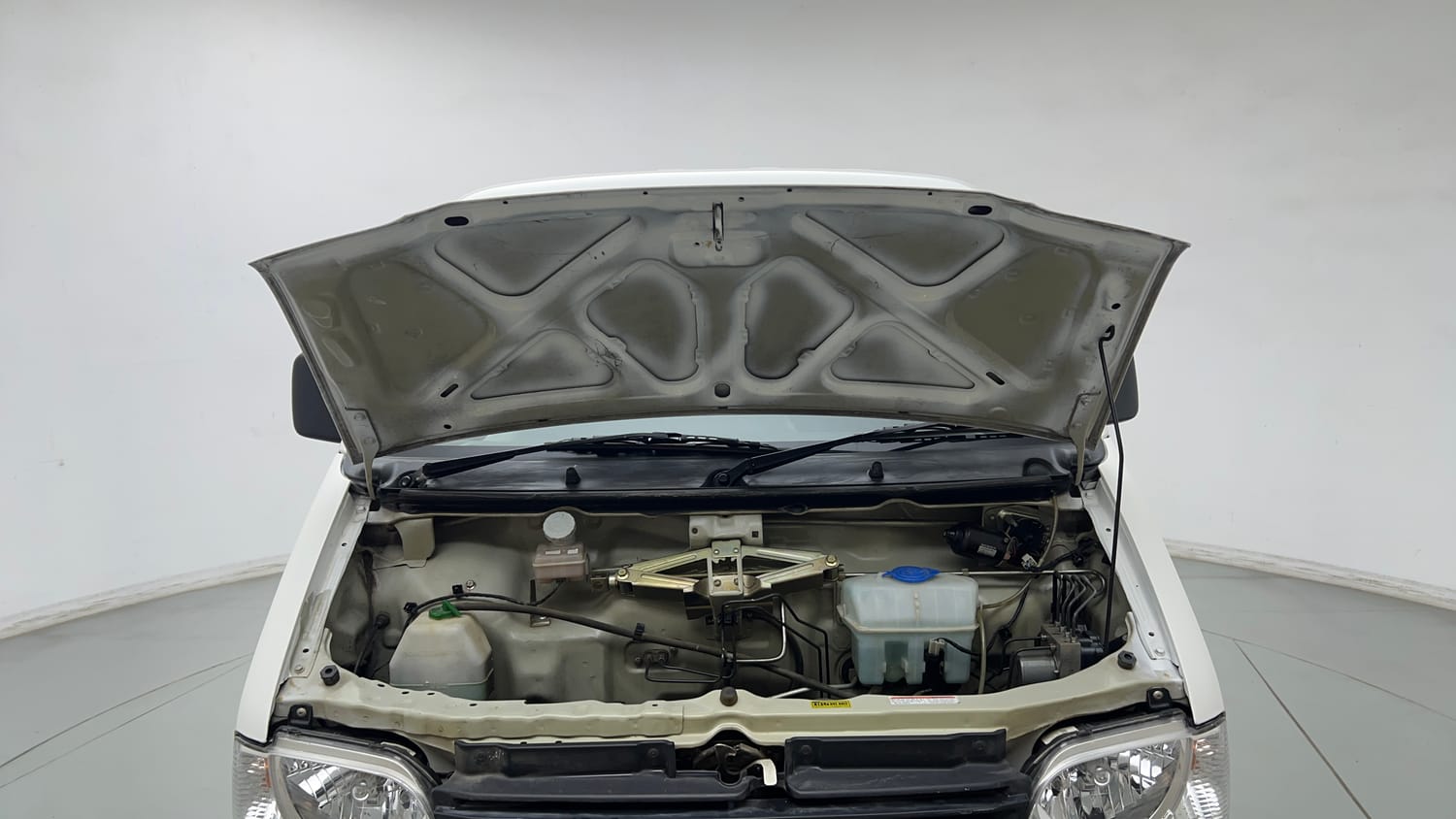Used 2022 Maruti Suzuki Eeco 5 STR AC (O) Petrol Manual engine ENGINE & BONNET OPEN FRONT VIEW