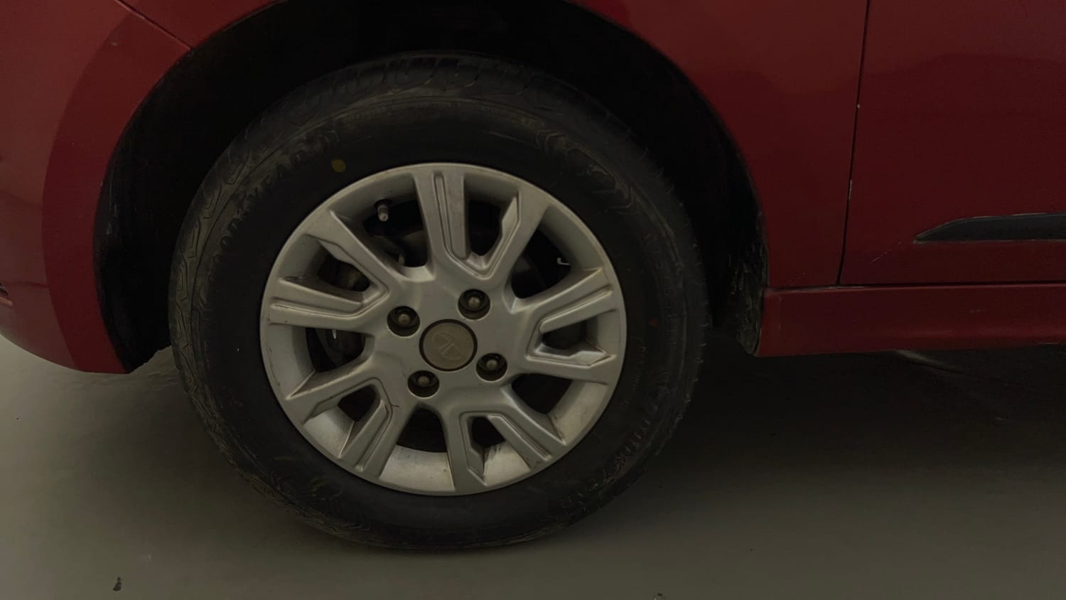 Used 2018 Tata Tiago Revotron XZA Petrol Automatic tyres LEFT FRONT TYRE RIM VIEW