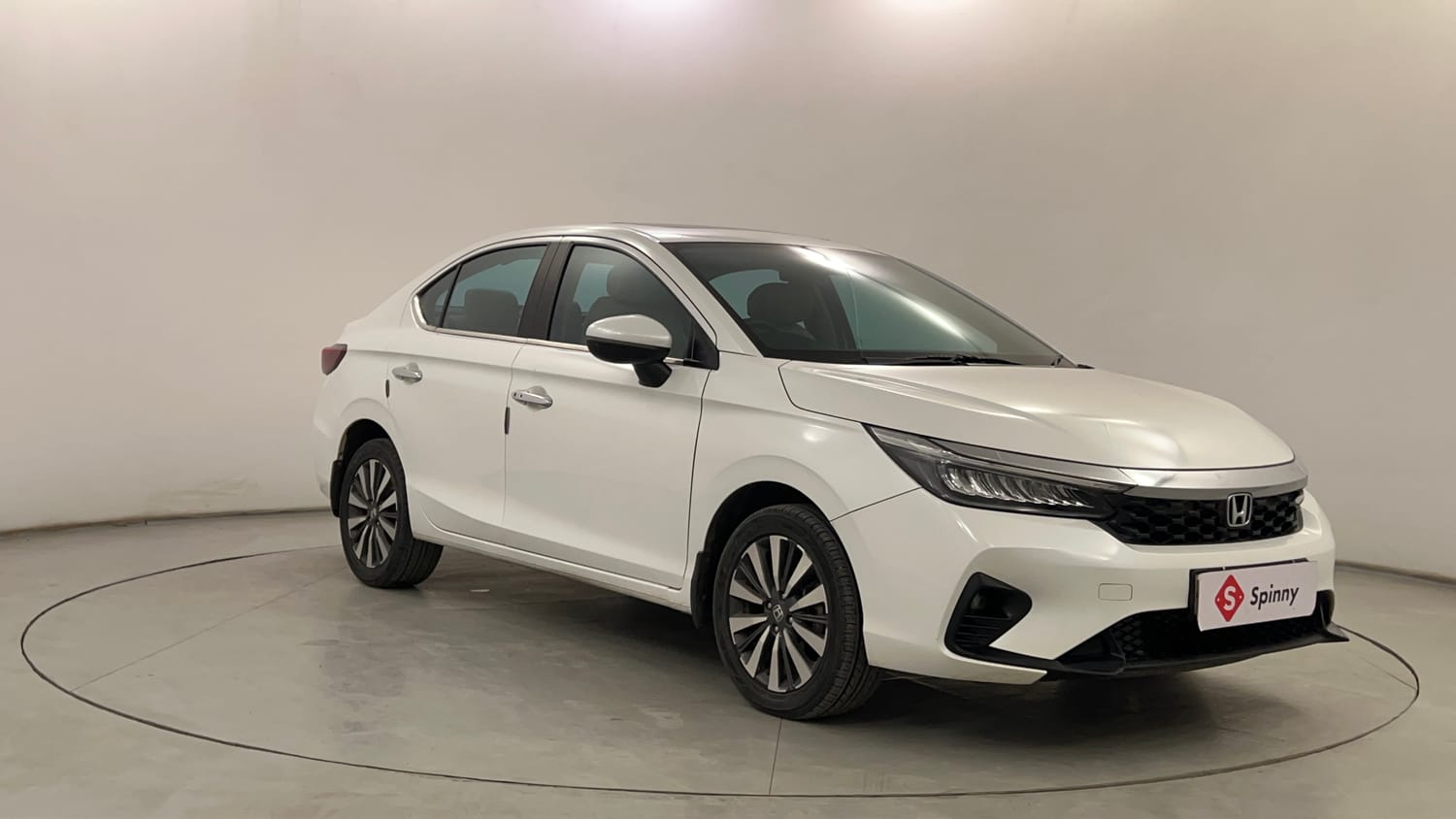 Used 2023 Honda City ZX Petrol MT Petrol Manual exterior RIGHT FRONT CORNER VIEW