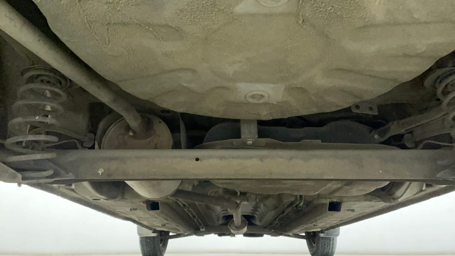 Used 2019 Renault Kwid RXT (O) 1.0 SCE Edition Petrol Manual extra REAR UNDERBODY VIEW (TAKEN FROM REAR)