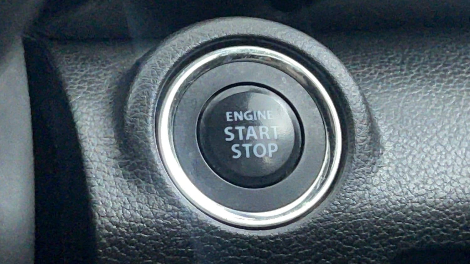 Used 2023 Maruti Suzuki XL6 Zeta AT Petrol Petrol Automatic top_features Keyless start
