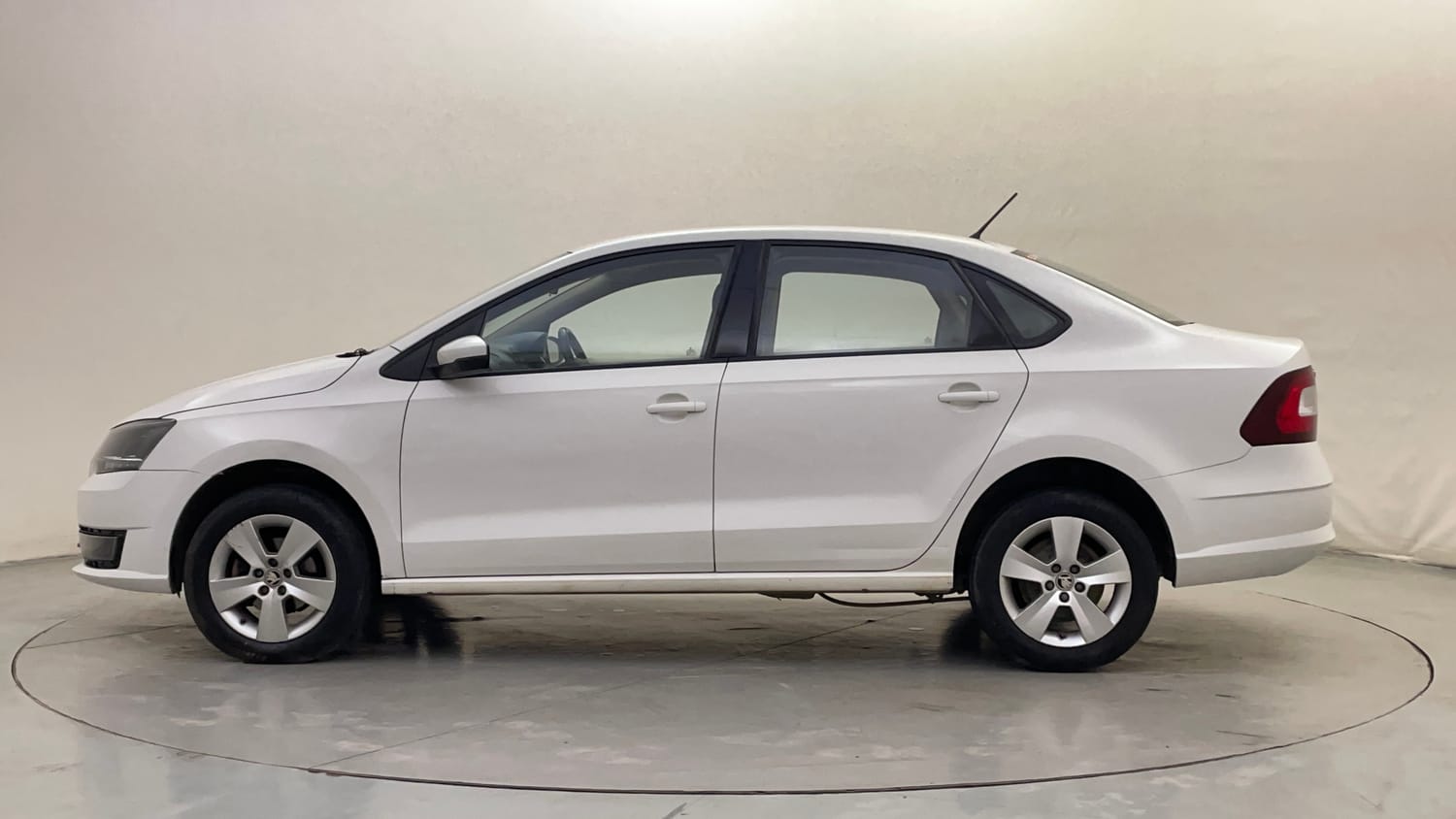 Used 2019 Skoda Rapid Ambition 1.6 MPI AT Petrol Automatic exterior LEFT SIDE VIEW