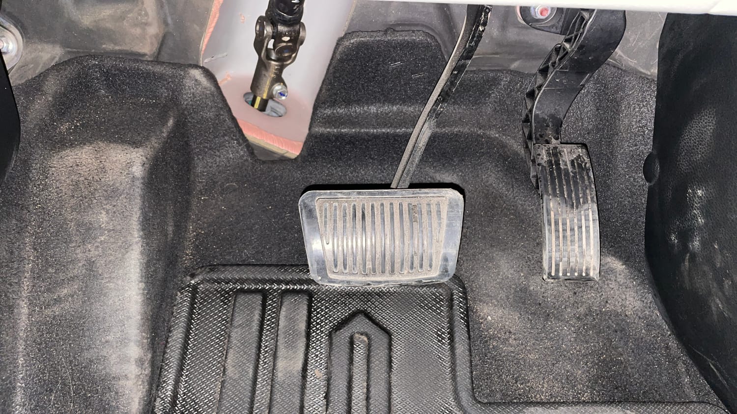 Used 2023 Kia Sonet HTX 1.0 DCT Petrol Automatic interior PEDALS VIEW