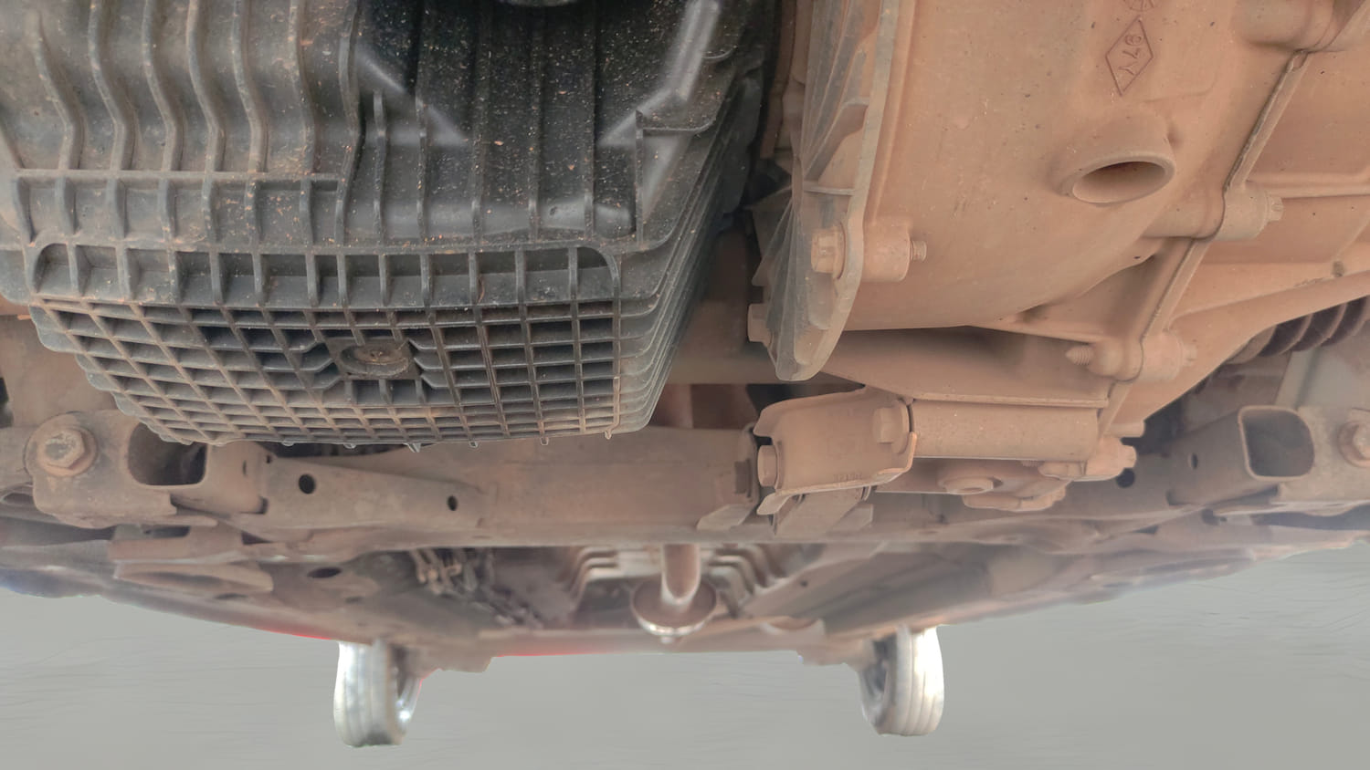 Used 2017 Renault Kwid 1.0 RXT AMT Opt Petrol Automatic extra FRONT LEFT UNDERBODY VIEW