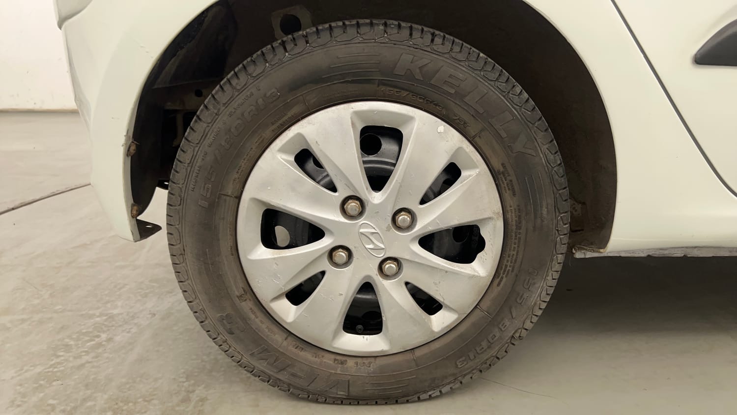 Used 2012 Hyundai i10 Magna 1.1 iRDE2 Petrol Manual tyres RIGHT REAR TYRE RIM VIEW