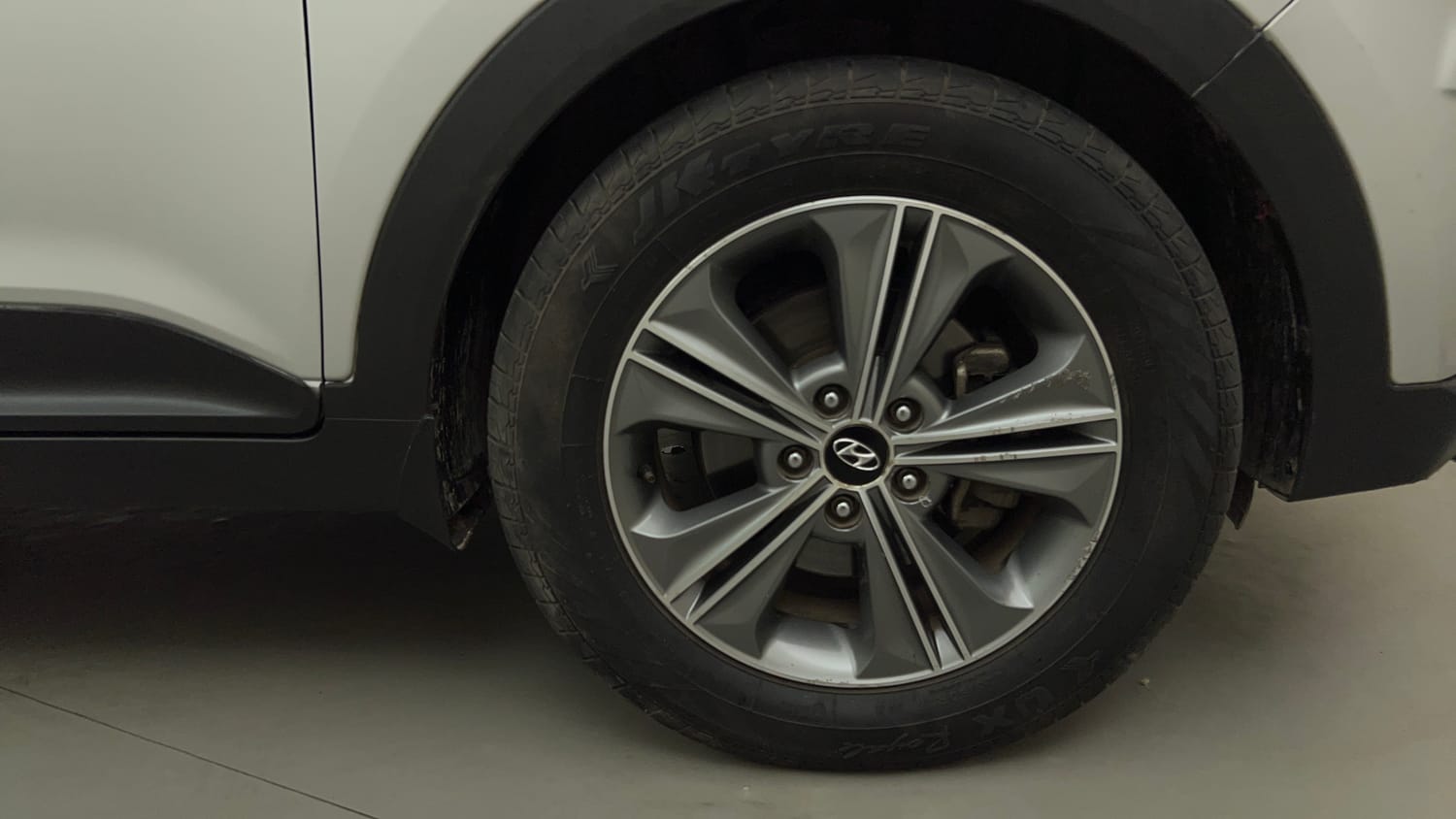 Used 2017 Hyundai Creta 1.6 SX Plus AT Diesel Automatic tyres RIGHT FRONT TYRE RIM VIEW
