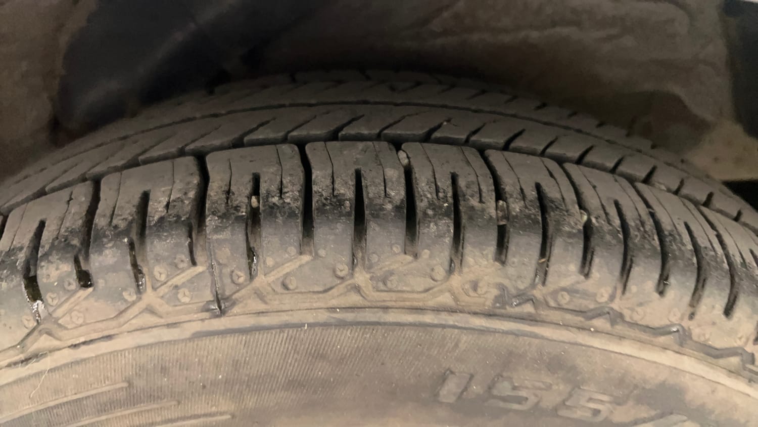 Used 2012 Hyundai i10 Magna 1.1 iRDE2 Petrol Manual tyres LEFT REAR TYRE TREAD VIEW
