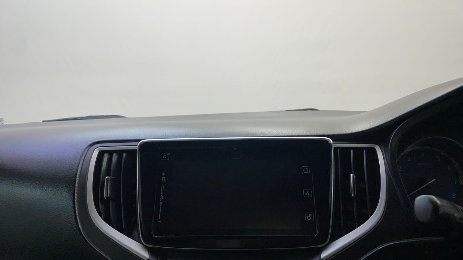 Used 2018 Maruti Suzuki Baleno Alpha 1.2 AT Petrol Automatic top_features Integrated (in-dash) music system