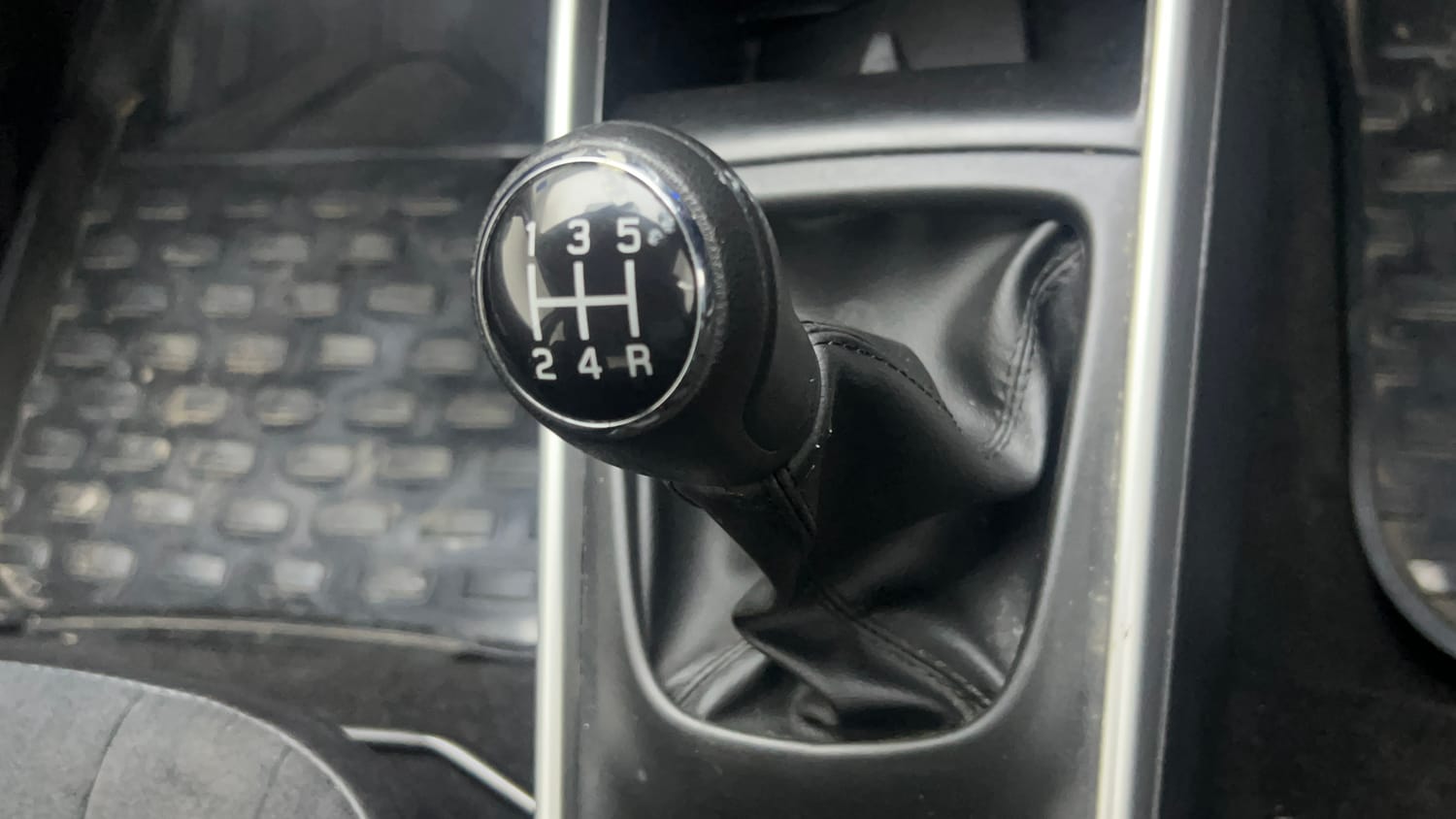 Used 2016 Maruti Suzuki Baleno Delta 1.2 Petrol Manual interior GEAR  KNOB VIEW
