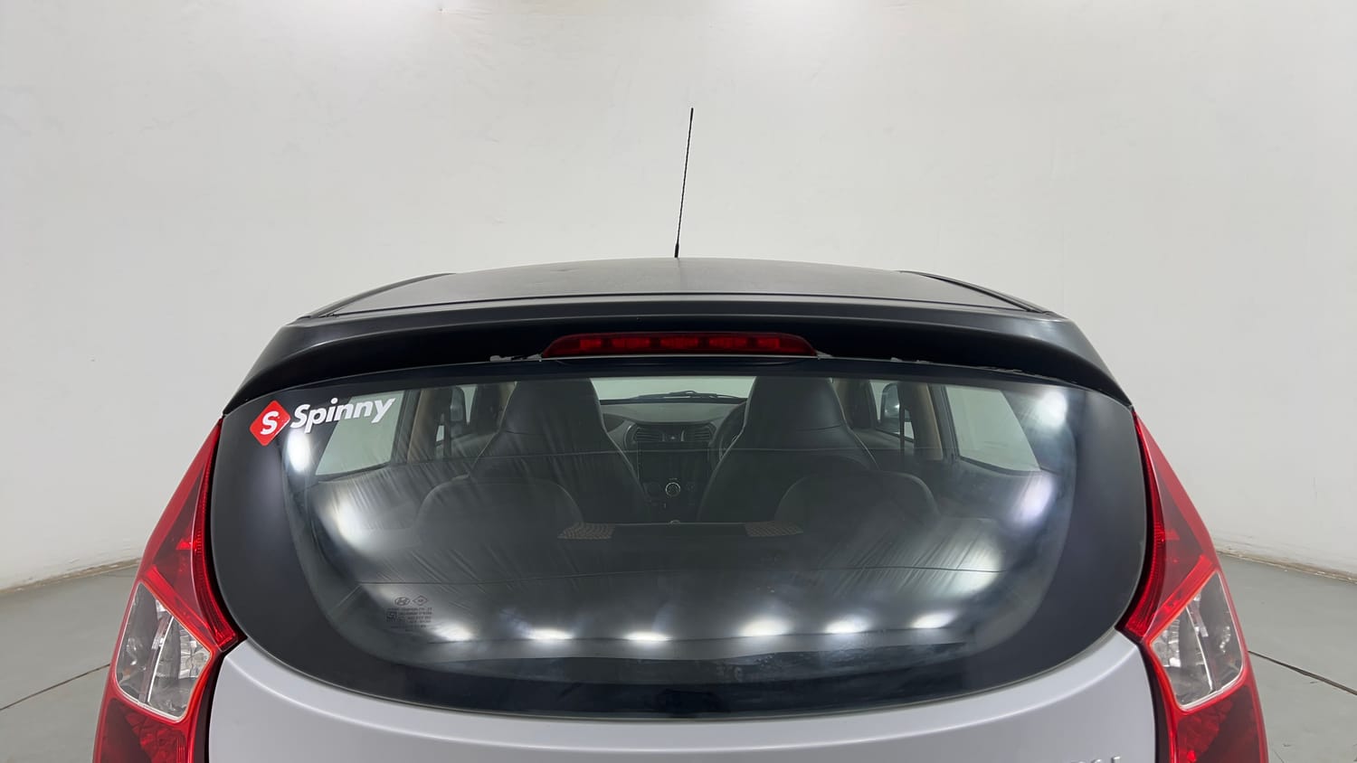Used 2016 Hyundai Eon Magna Petrol Manual exterior BACK WINDSHIELD VIEW