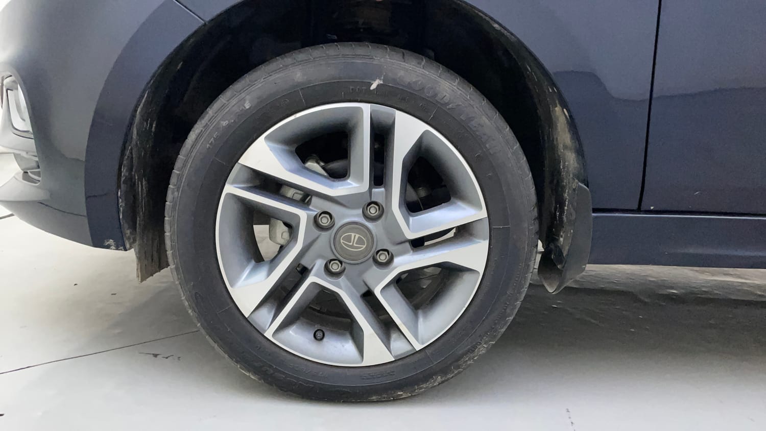 Used 2023 Tata Tigor XZ Plus Petrol Manual tyres LEFT FRONT TYRE RIM VIEW