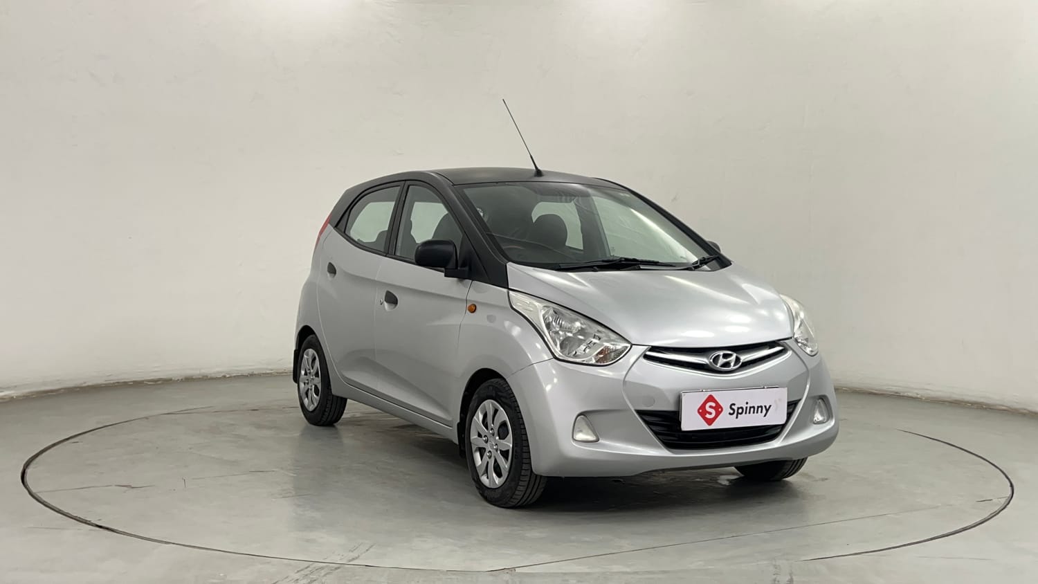 Used 2016 Hyundai Eon Magna Petrol Manual exterior RIGHT FRONT CORNER VIEW