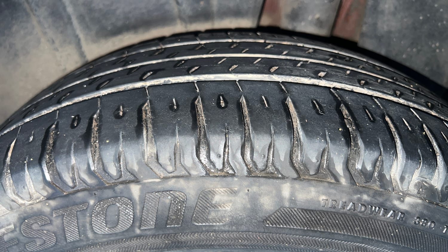 Used 2022 Maruti Suzuki XL6 Zeta AT Petrol Petrol Automatic tyres LEFT REAR TYRE TREAD VIEW