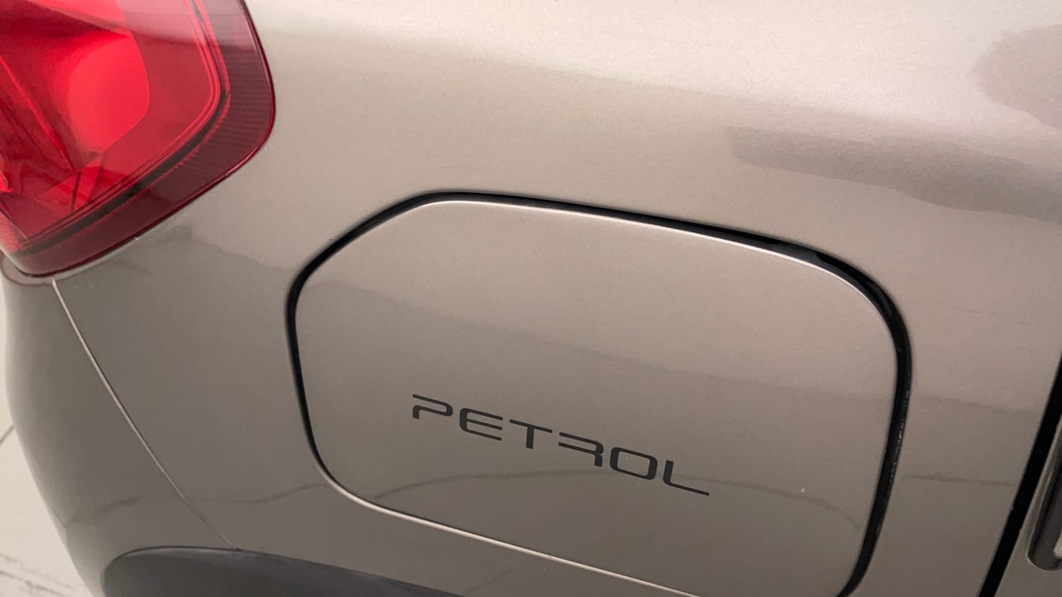 Used 2019 Renault Kwid RXT (O) 1.0 SCE Edition Petrol Manual dents MINOR SCRATCH