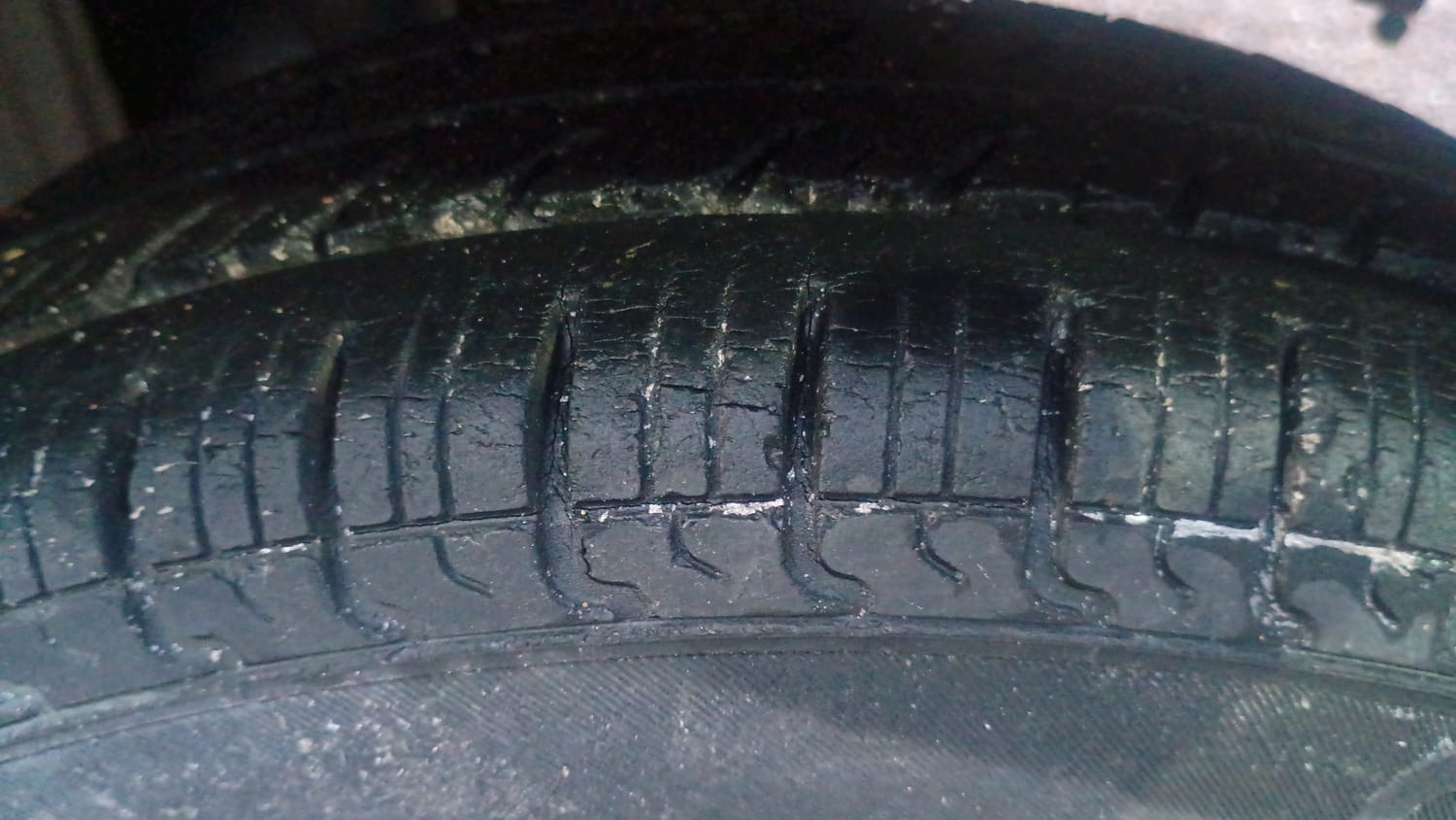 Used 2015 Maruti Suzuki Alto 800 Lxi Petrol Manual tyres LEFT REAR TYRE TREAD VIEW