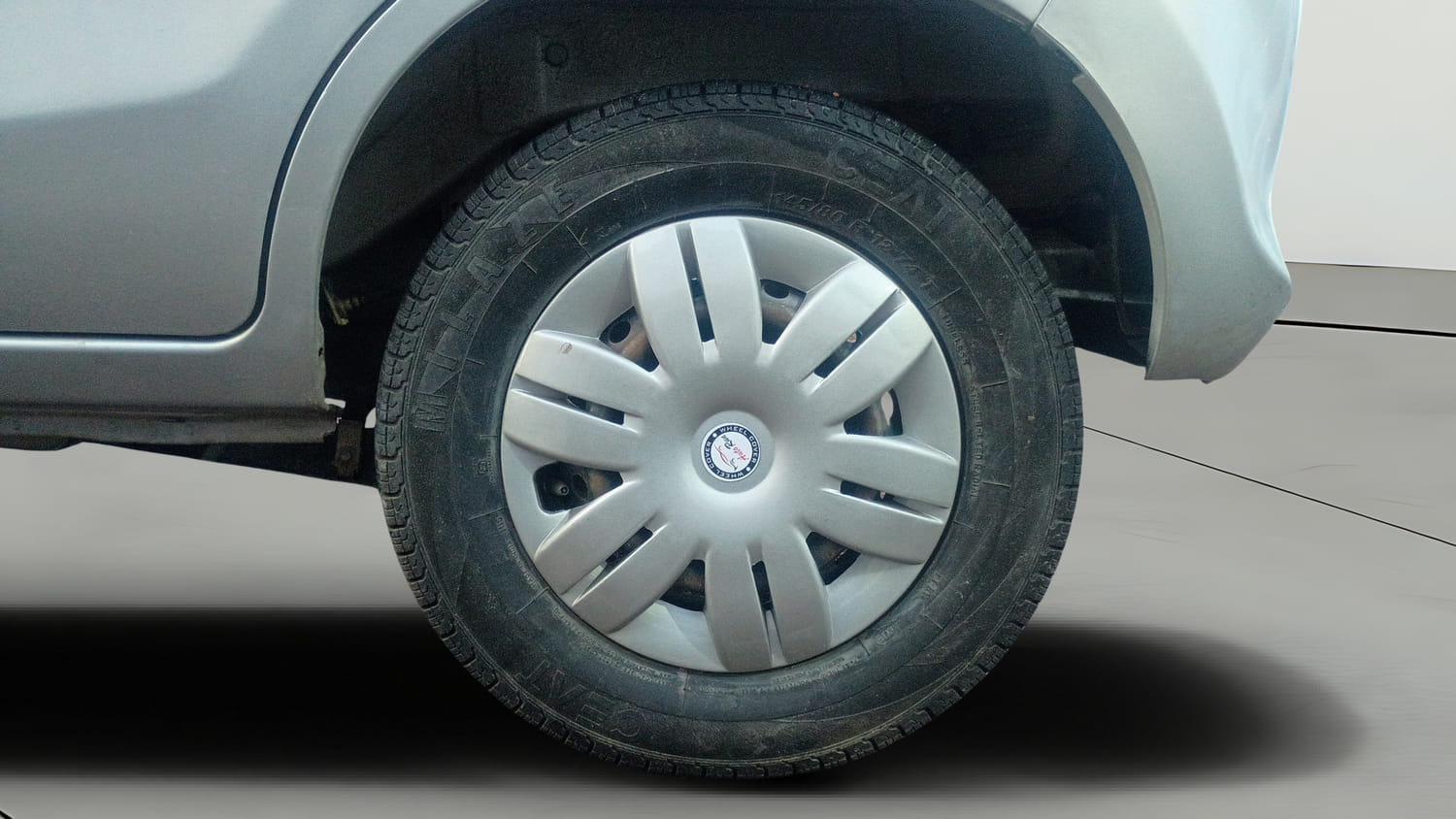 Used 2015 Maruti Suzuki Alto 800 Lxi Petrol Manual tyres LEFT REAR TYRE RIM VIEW