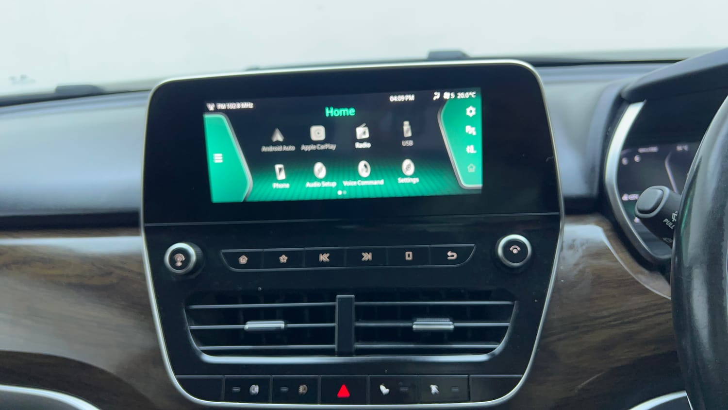 Used 2019 Tata Harrier XZ Diesel Manual top_features Touch screen infotainment system